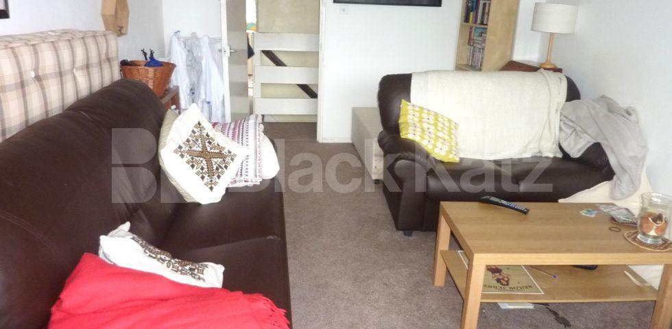 			MINUTES TO CANAL & TUBE & GOOD FOR 4 SHARERS! , 3 Bedroom, 1 bath, 1 reception Flat			 Shirland Road , WARWICK AVENUE 